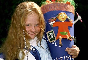 Celine mit ihrer Pippi-Langstrumpf-Schultüte