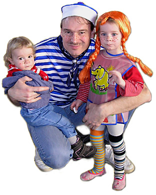 Laura als Pippi Langstrumpf mit Papa und Schwesterchen